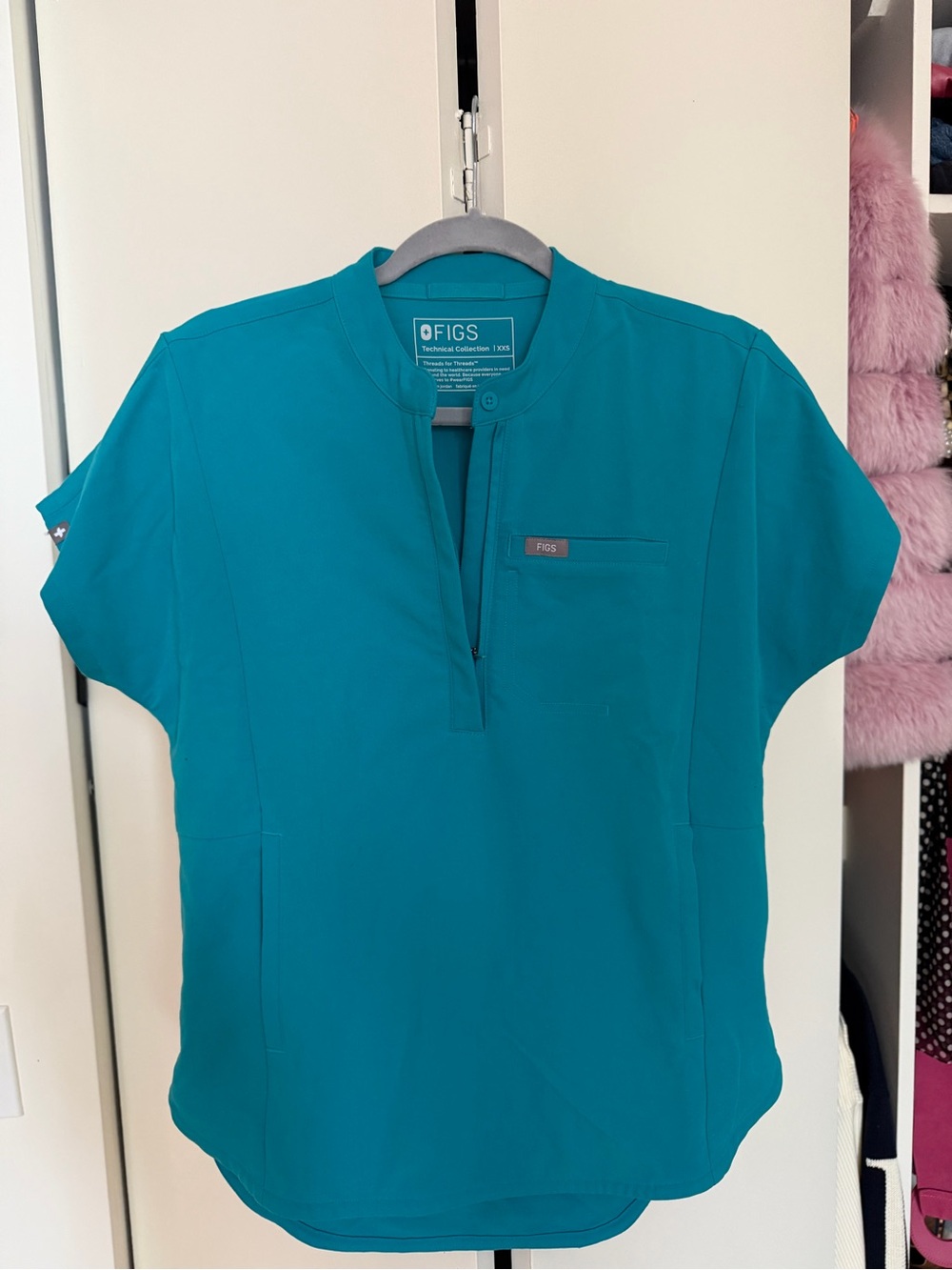 FIGS Women’s Teal Short-Sleeve Mandarin Collar Scrub Top